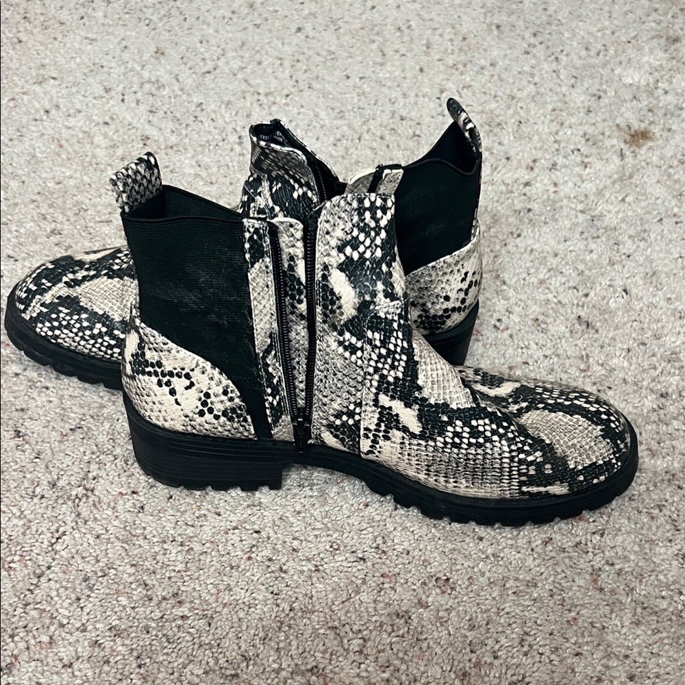 Universal Thread Black and White Snakeskin Ankle Boots